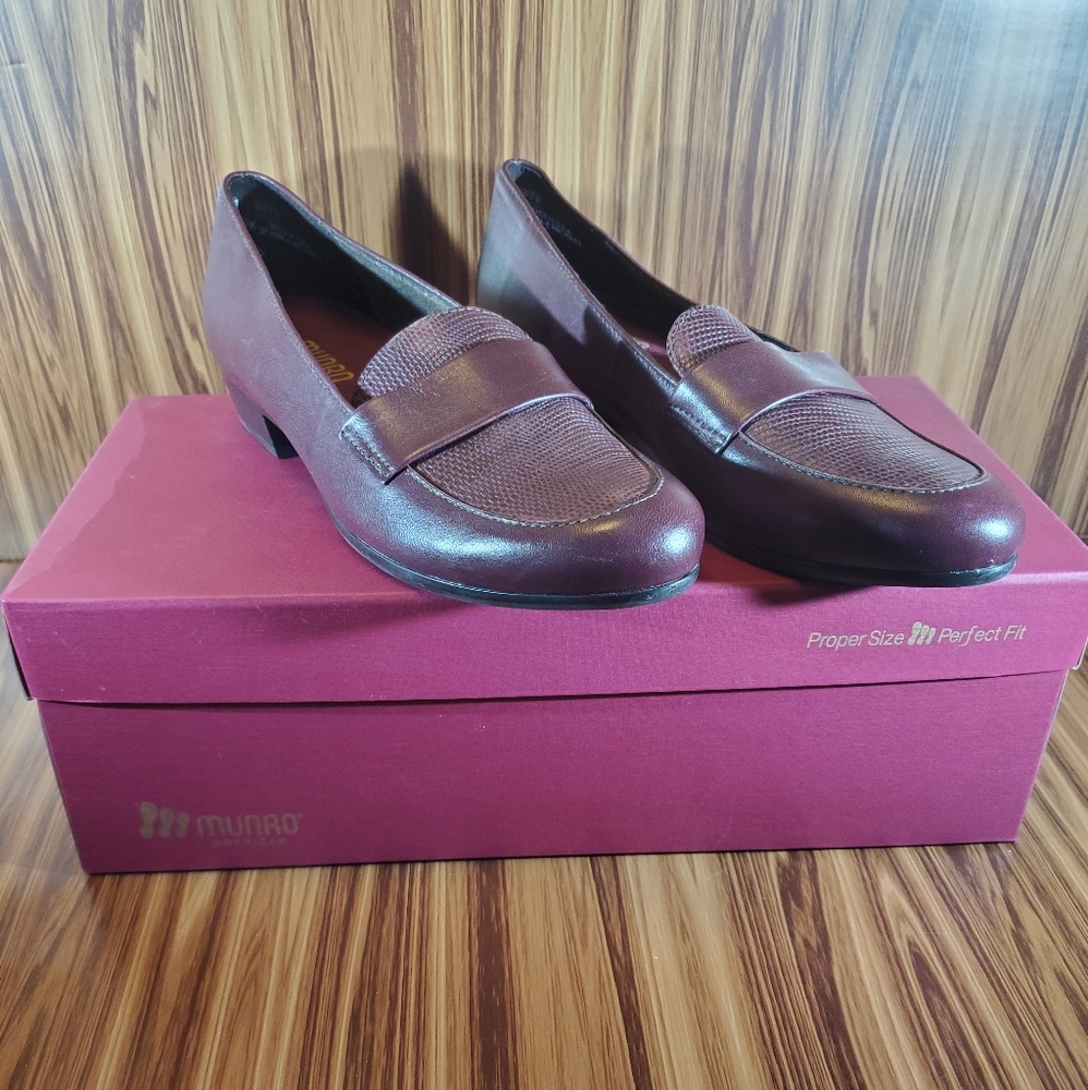 Womens Munro loafers